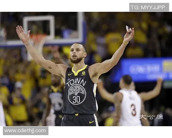 库里三分大赛夺冠决赛连中20球创造历史新纪录引发球迷热议 库里三分大赛夺冠决赛连中20球创造历史新纪录引发球迷热议