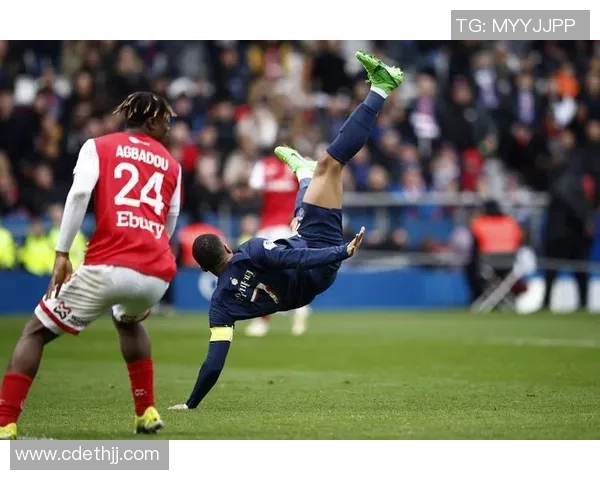 法乙精彩对决巴黎圣日耳曼迎战南锡球队全力争胜 法乙精彩对决巴黎圣日耳曼迎战南锡球队全力争胜