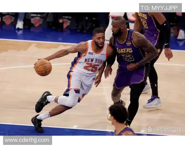 米卡尔布里奇斯如何在NBA赛场上展现出色的防守与进攻能力