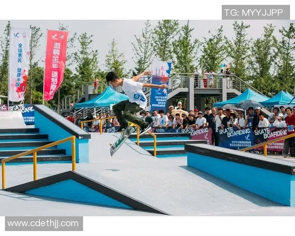 成都街舞队在滑板精英赛中的灵活性表现引发热议与关注MBA