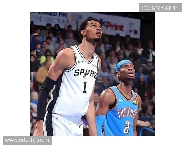 文班亚马新秀赛季表现抢眼场均20分10篮板3盖帽实力领跑联盟